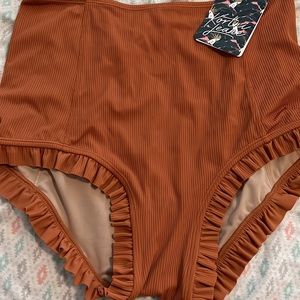 Kortni Jeane cashew L